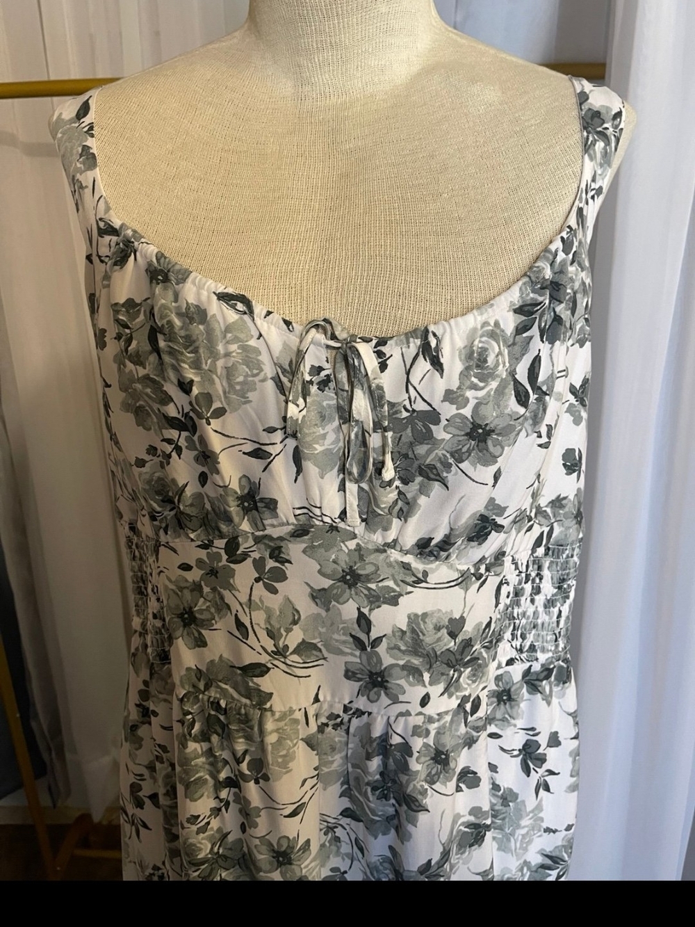 Hollister White Ivy Print Floral Tie-Front Sundress